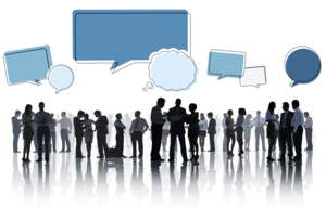 Menschenmenge mit Sprechblasen (c) Rawpixel.com / shutterstock.com